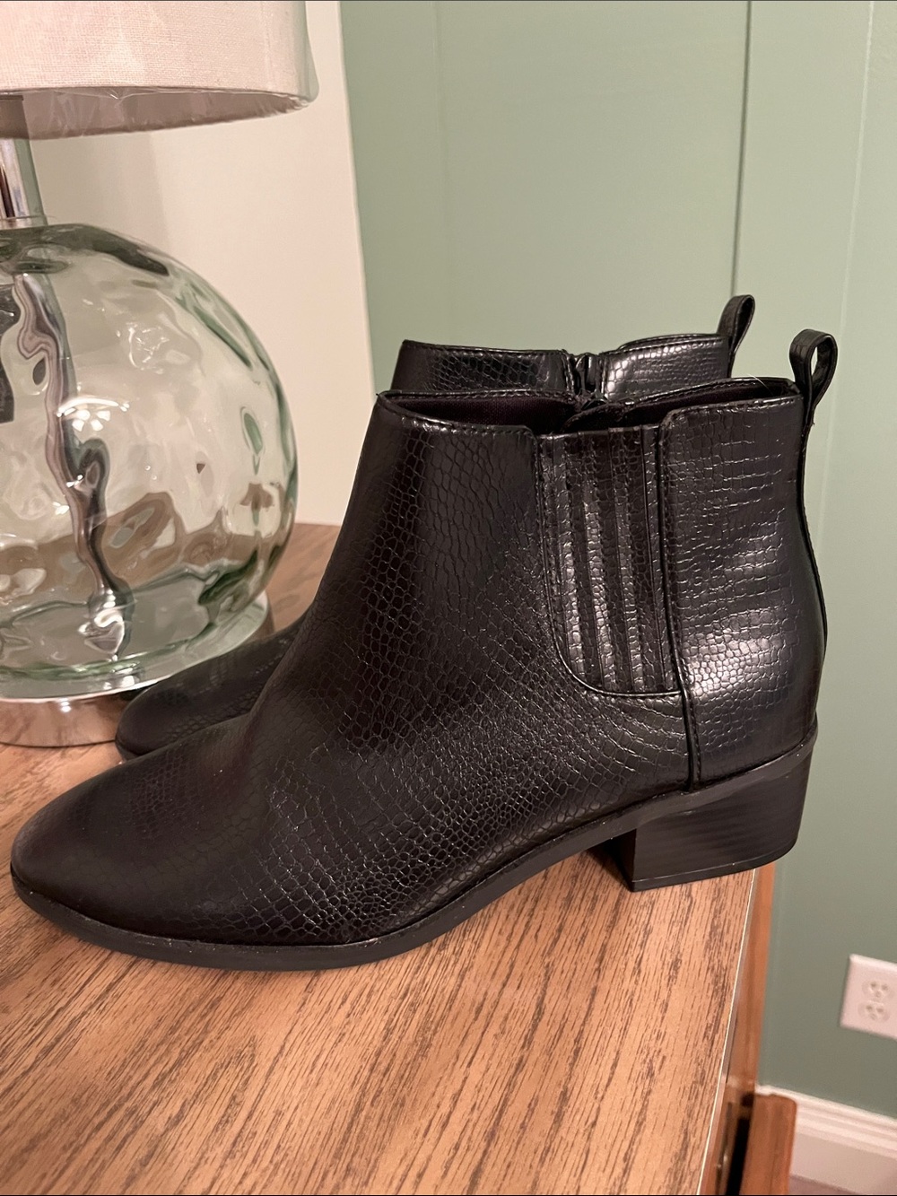 Old Navy Women's Black Textured Ankle Booties with Low Block Heel